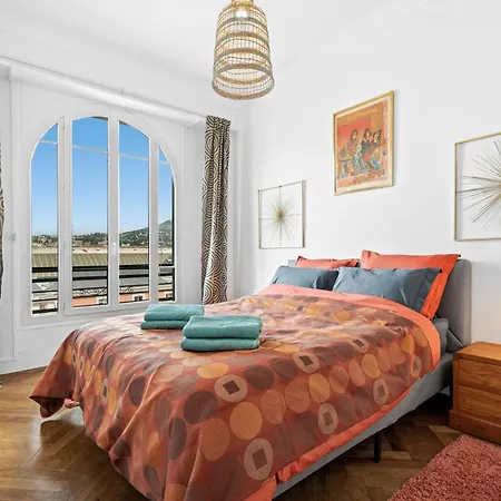 Renting - Auber - Elegant Bright View Station Ac Elevator Apartment
