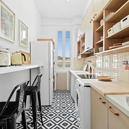 Renting - Auber - Elegant Bright View Station Ac Elevator Apartment