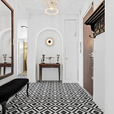 Renting - Auber - Elegant Bright View Station Ac Elevator *