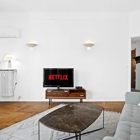 Renting - Auber - Elegant Bright View Station Ac Elevator *