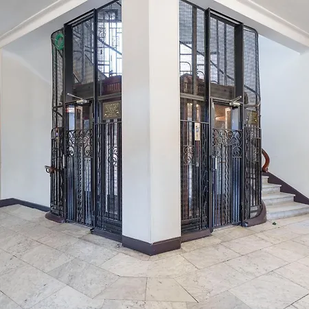 Renting - Auber - Elegant Bright View Station Ac Elevator Apartment *